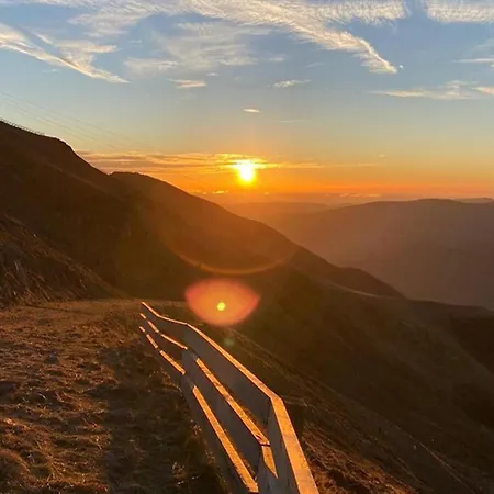 Au Lioran Avec Terrasse Et Parking - Fr-1-787-125 * Laveissière